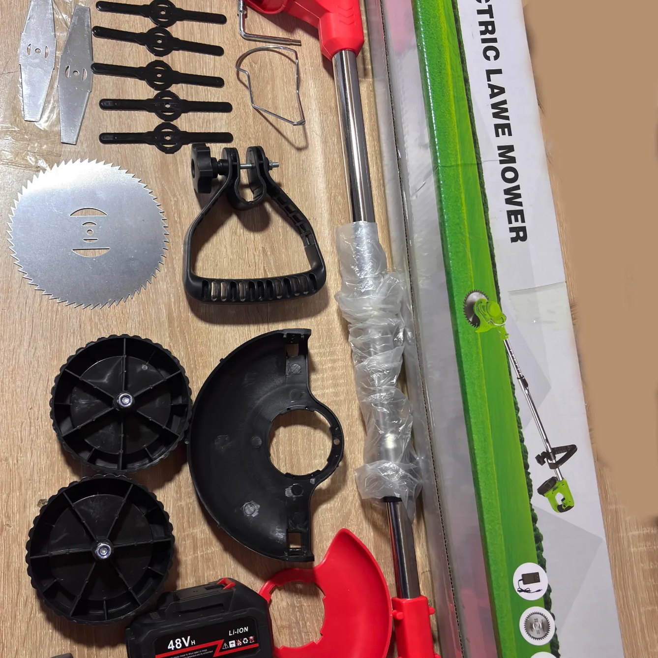 آلـة جـز و قطع العشب للحدائق لاسلكية مع 2 بطاريات 48 فولط Débroussailleuse