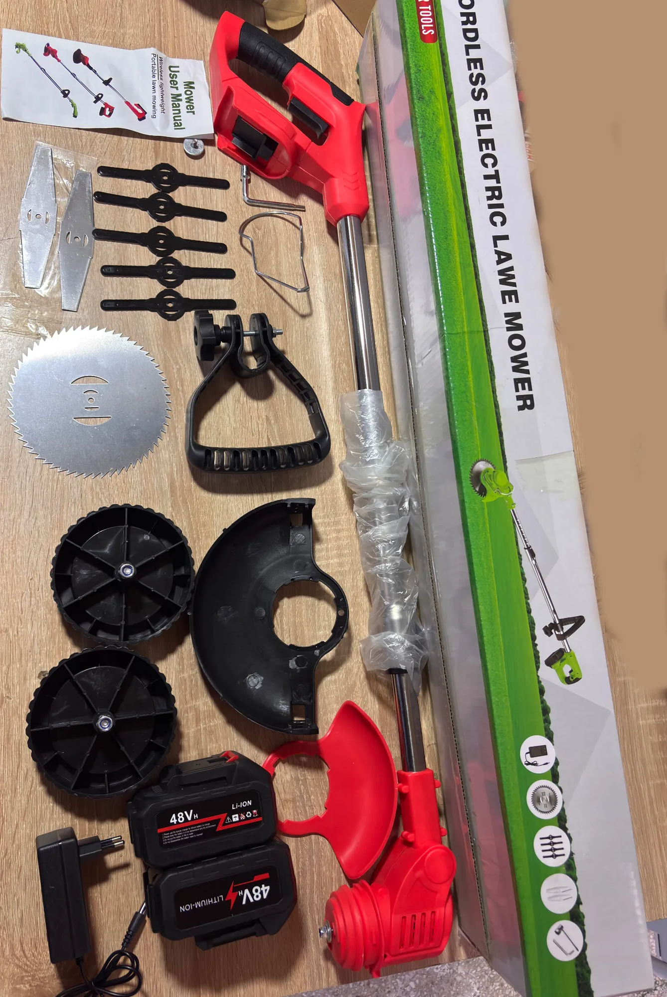 آلـة جـز و قطع العشب للحدائق لاسلكية مع 2 بطاريات 48 فولط Débroussailleuse